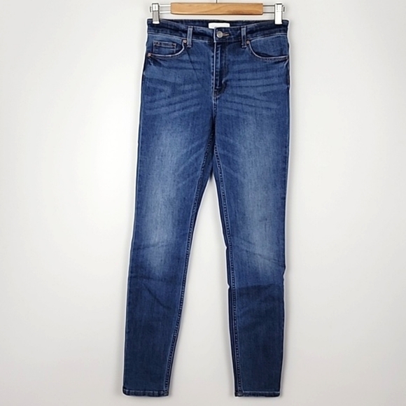 ⭐️3/ $30⭐️ H&M Women's Denim Blue Faded Skinny Jeans Stretch Size 4 - Picture 1 of 12
